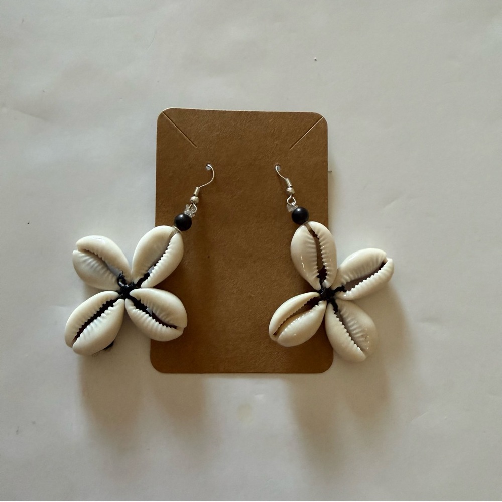 Elegant  Handmade Shell Flower Earrings